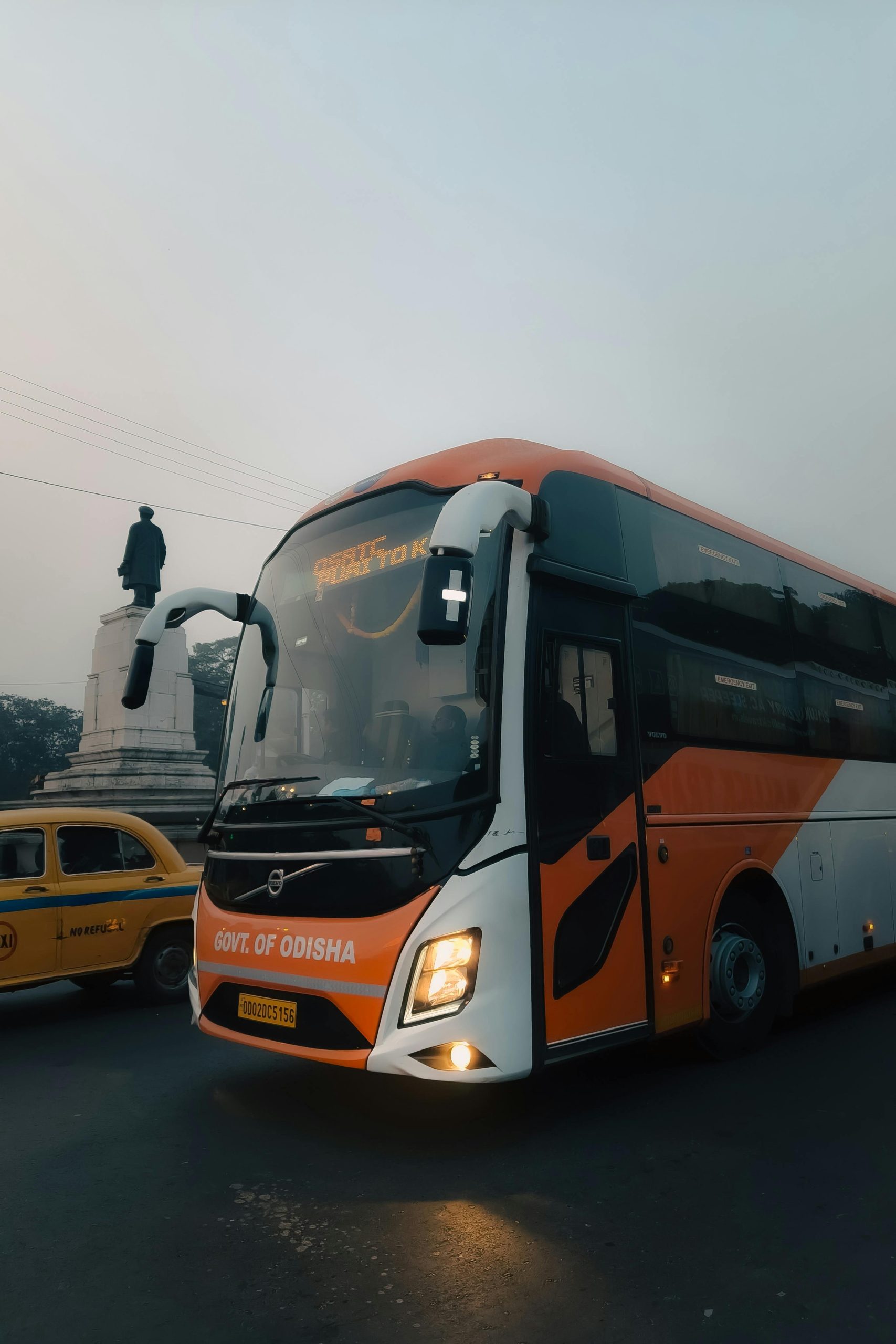 How do I navigate Lanzarote’s public transport system?